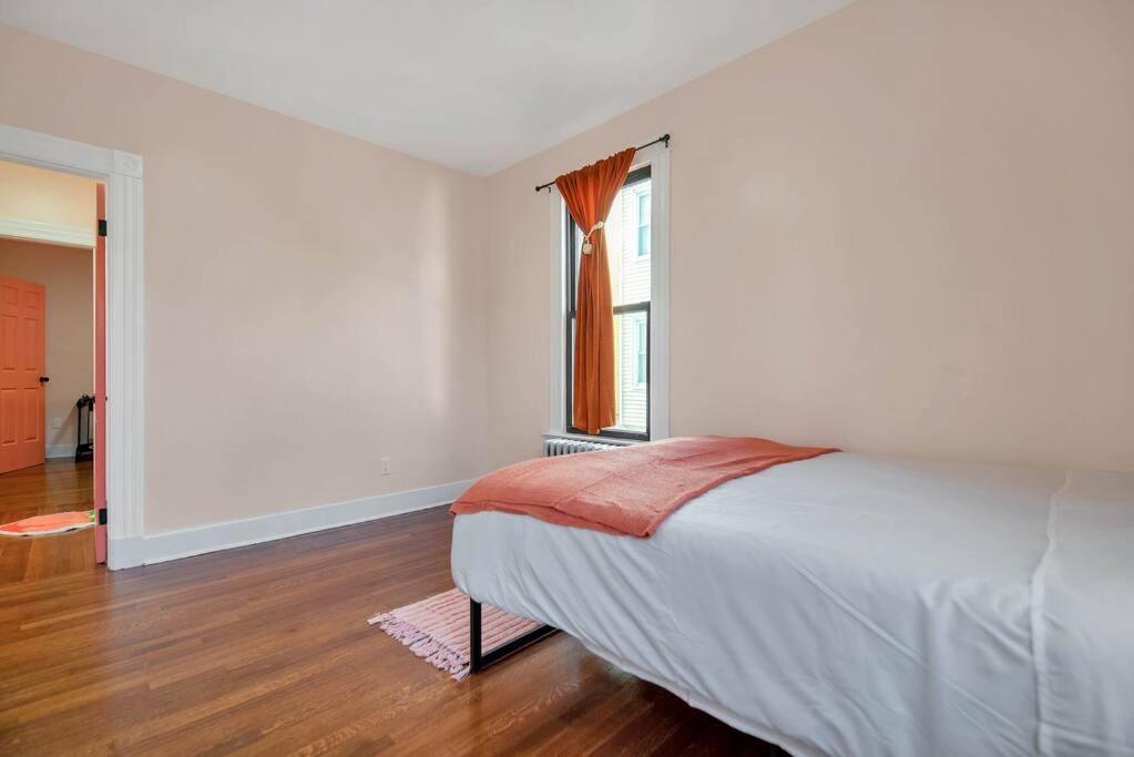 Peachy Paradise In East Rock Near Dt/Yale New Haven Bagian luar foto