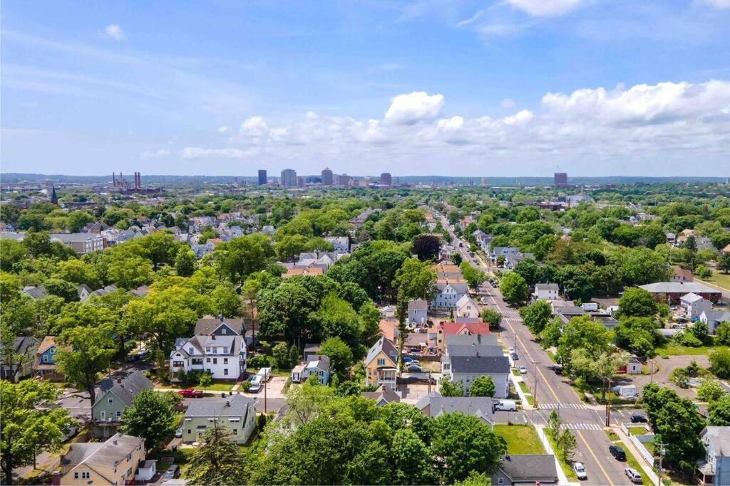 Peachy Paradise In East Rock Near Dt/Yale New Haven Bagian luar foto