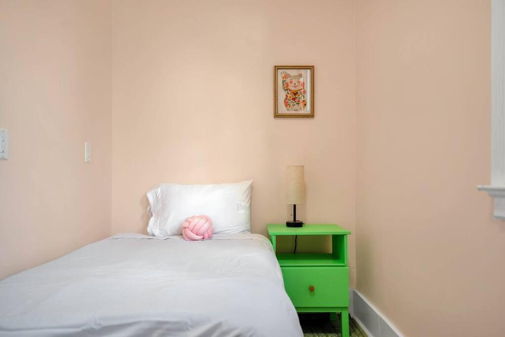 Peachy Paradise In East Rock Near Dt/Yale New Haven Bagian luar foto